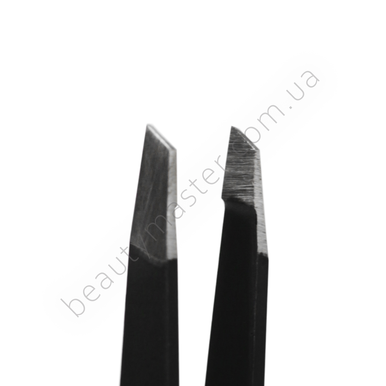 Tweezer Guru Beveled eyebrow tweezers black