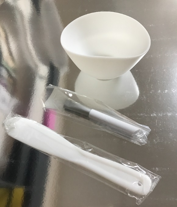 Set de preparación y aplicación de mascarillas (bol, espátula, pincel) blanco