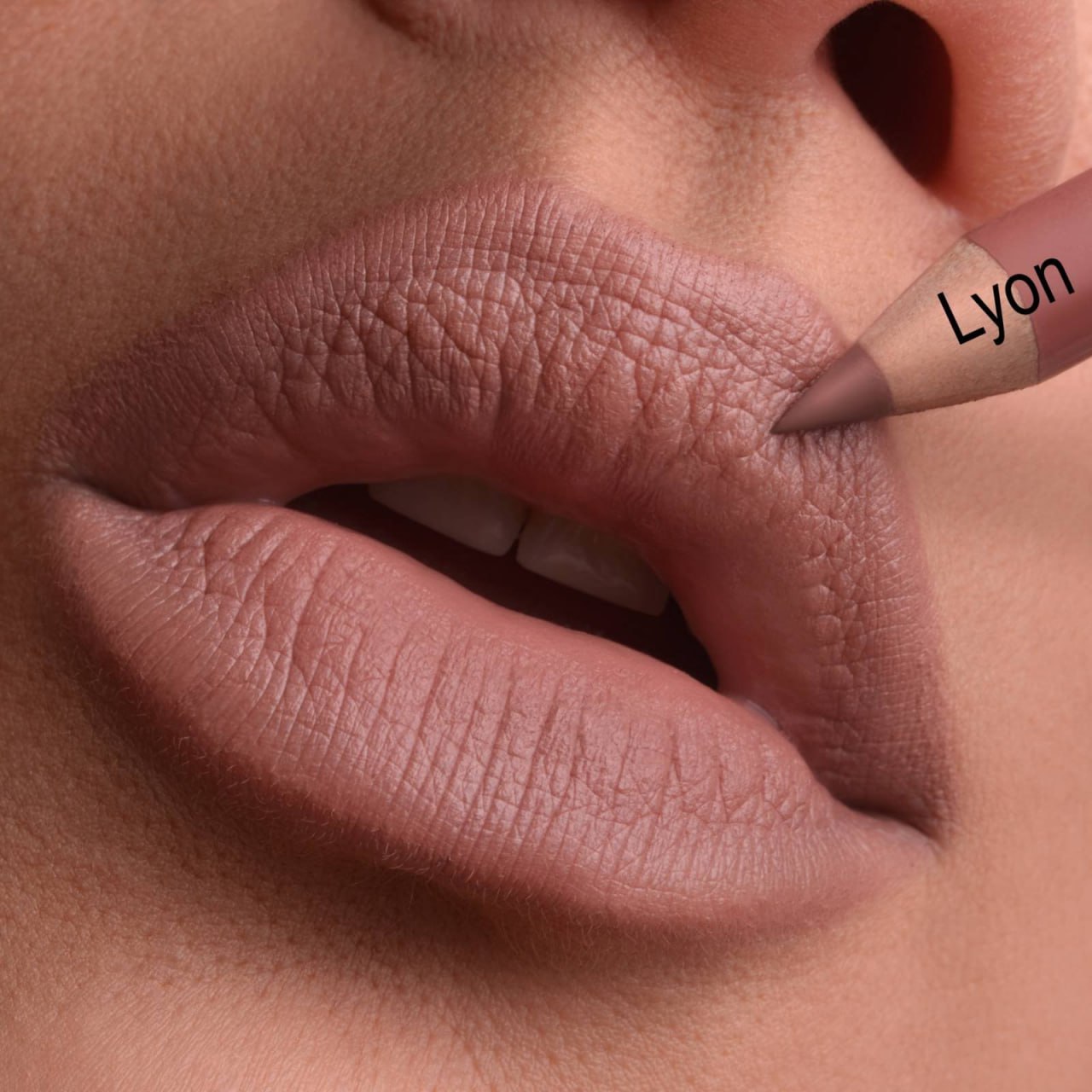 MC PROFLINE & Irina Gelevey Kredka do ust Silkliner for lips LYON