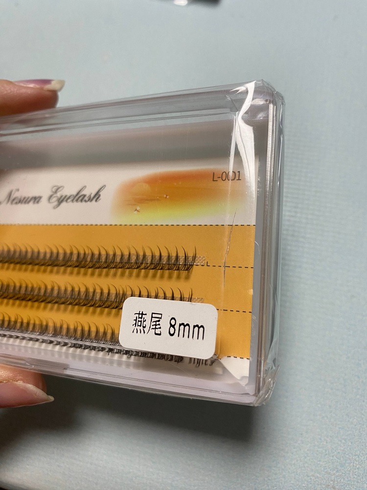 Nesura Eyelash Classic Pestañas tipo V 12D 0.10 curvatura C 8 mm (embalaje dañado)
