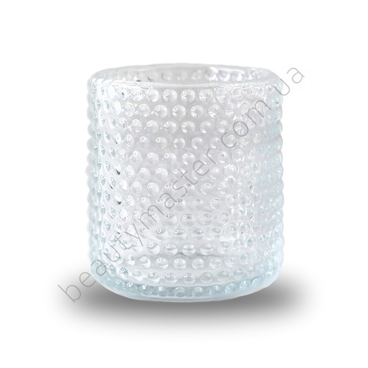 Szklanka z przezroczystego szkła, kropla