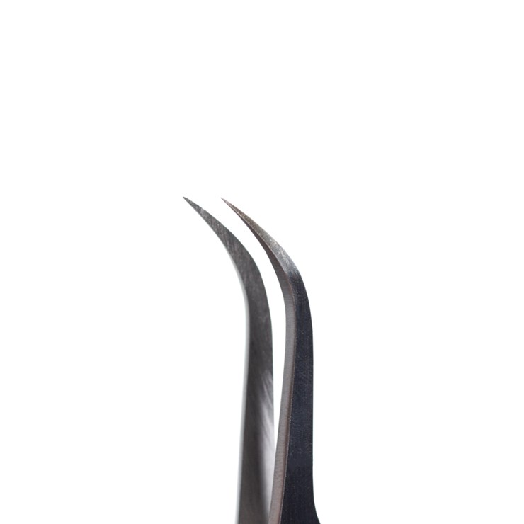 Curved tweezers No. 04 for classic and volume extensions